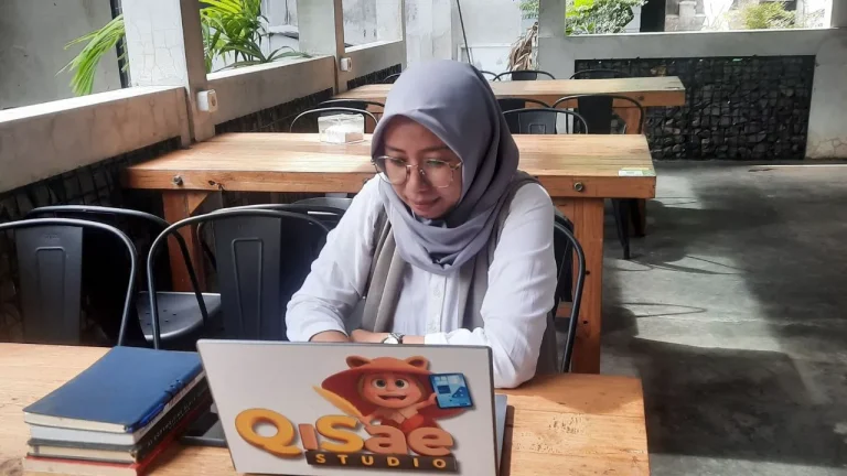 menulis fiksi dengan plot tidak terduga
