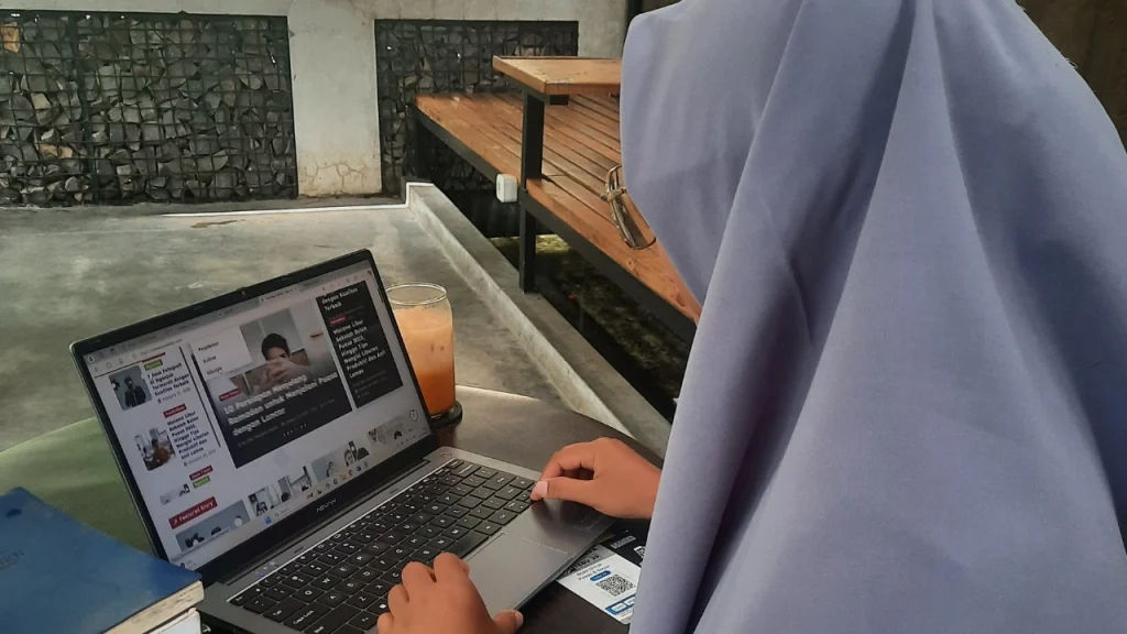 penulis lepas, memulai karier menulis, memulai karies penulis lepas, freelance writer, karier WFH, bekerja di mana saja