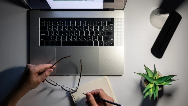Software dan Alat Terbaik untuk Editing dan Layout Buku
